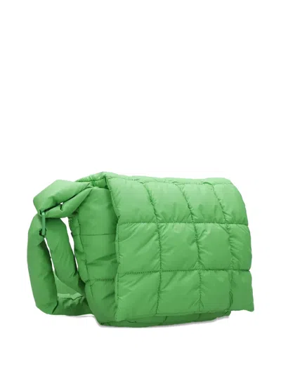 绗缝填充单肩包