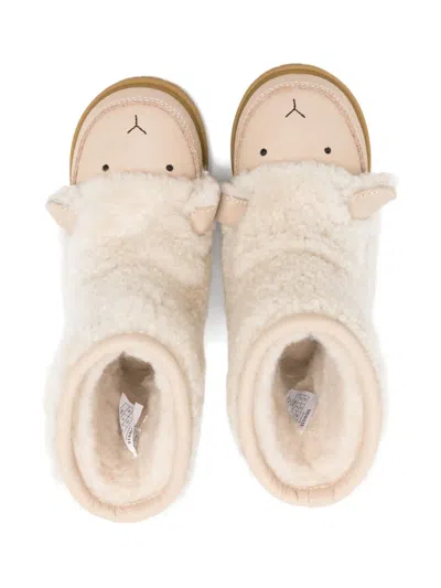 绵羊设计细节皮草靴