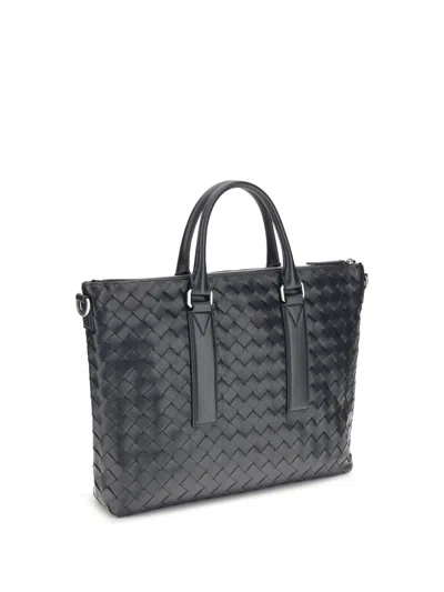 Bottega Veneta Intrecciato Shoulder Bag In Black