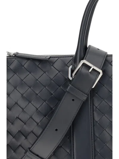 Bottega Veneta Intrecciato Shoulder Bag In Black