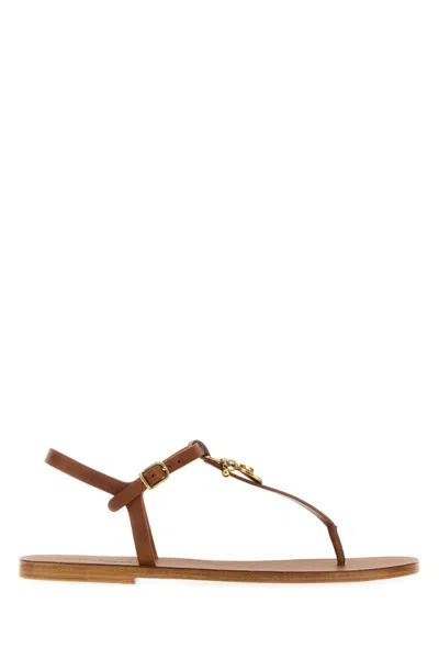Chloé Chloe Women Caramel Leather Chloe Charms Thong Sandals In Brown