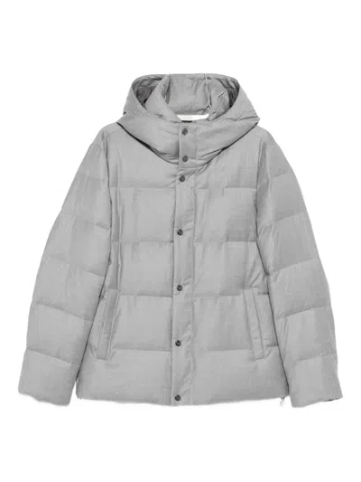 连帽填充夹克