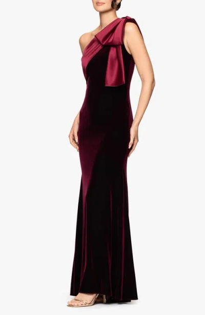 Betsy & Adam Bow One-shoulder Mikado Gown In Burgundy