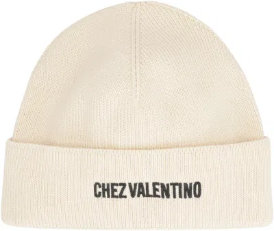 Valentino Garavani Ribbed Knit Beanie In Neutral