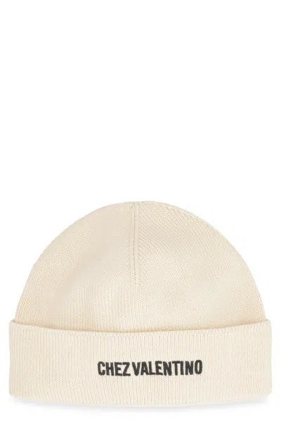 Valentino Garavani Ribbed Knit Beanie In Neutral