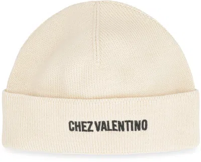 Valentino Garavani Ribbed Knit Beanie In Neutral