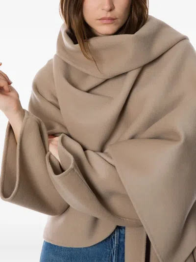 不对称垂坠斗篷