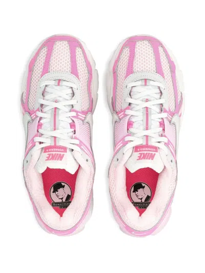 Nike Wmns Zoom Vomero 5 Sneakers In Pink
