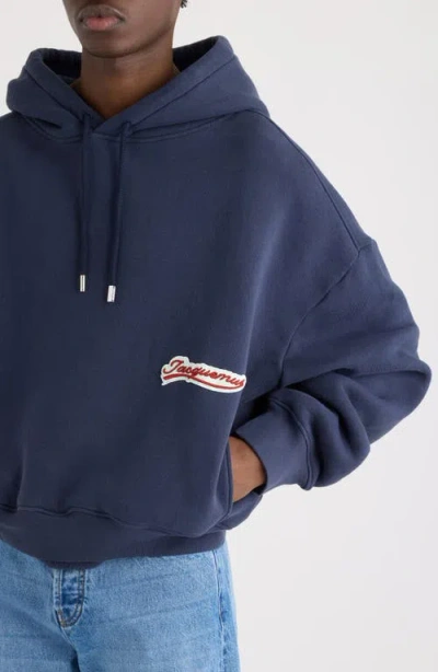 Jacquemus Le Hoode Gio Logo Patch Hoodie In Blue