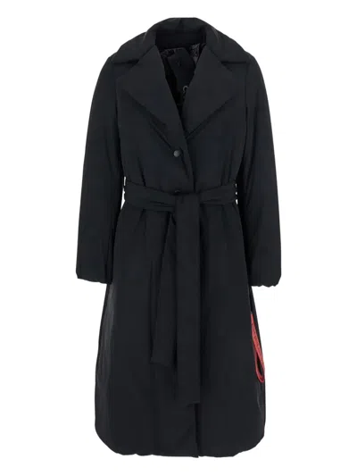 宽翻领束腰外套