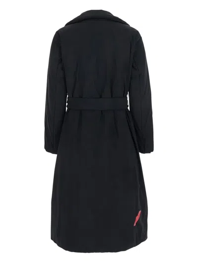 宽翻领束腰外套