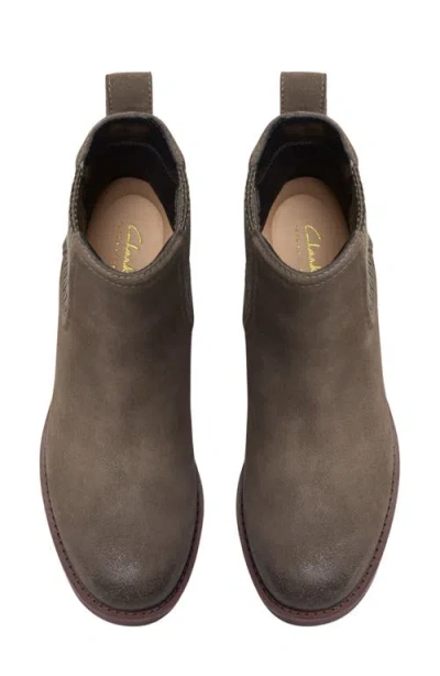 Clarks Chamberly Top In Grey Suede In Brown