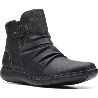 Clarks ® Un Loop Top Boot In Black