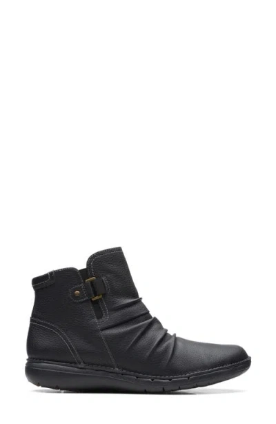 Clarks ® Un Loop Top Boot In Black