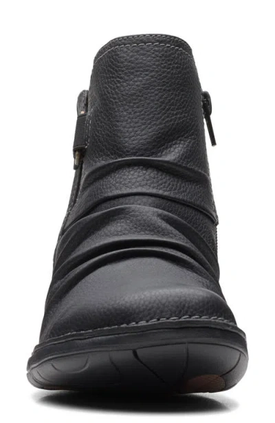 Clarks ® Un Loop Top Boot In Black