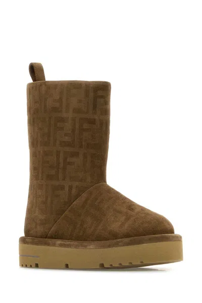 Fendi Stivaletti Apres Chic In Pelle Scamosciata Caramello Donna In Brown