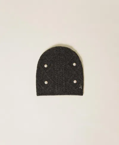 Actitude By Twinset Bonnet En Maille Avec Perles Et Torsades In Black