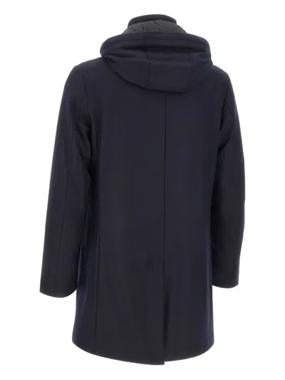 连帽排扣外套