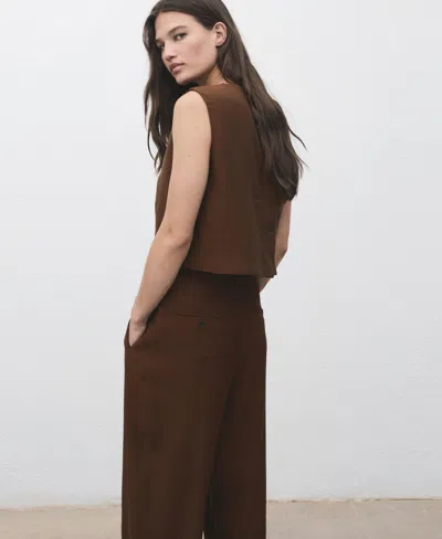 Mango Back Button Crop Top In Brown