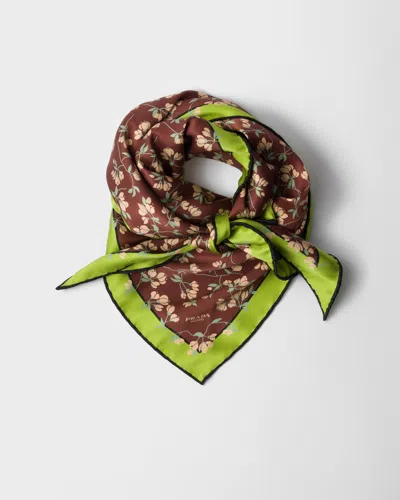Prada Bedruckter Schal Aus Seiden-twill In Brown