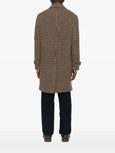 格纹单排扣外套