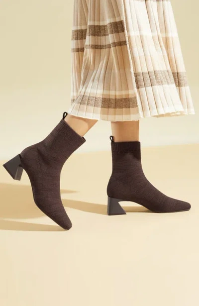 Vivaia Square-toe Water-repellent Heeled Boots In Brown