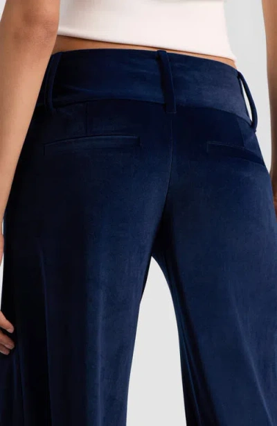 Alice And Olivia Olivia Velvet Pant In Blue