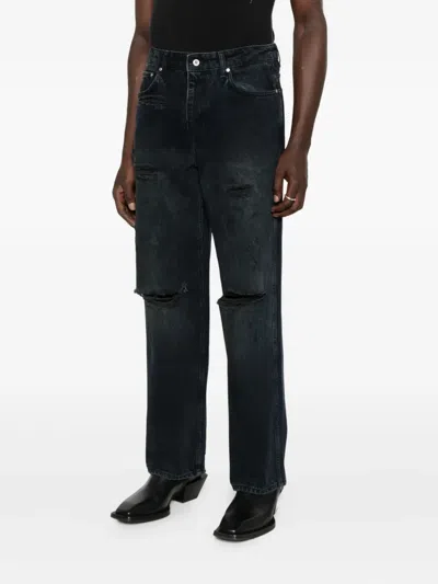 撕裂细节牛仔裤