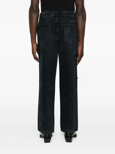 撕裂细节牛仔裤