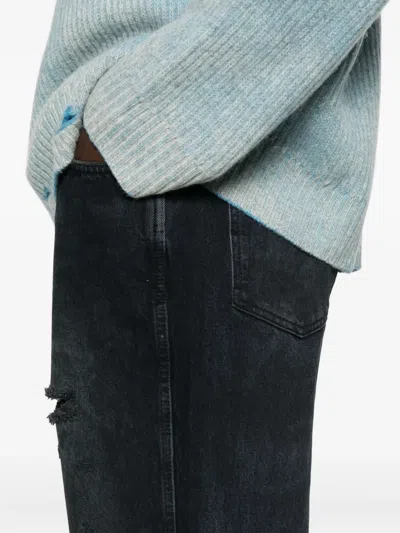 撕裂细节牛仔裤