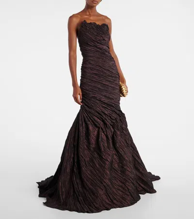 垂褶露肩紧身胸衣式长礼服