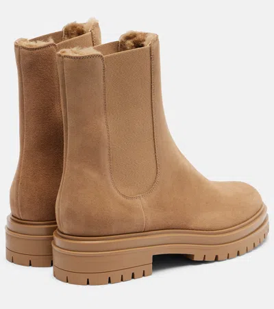 Gianvito Rossi Chelsea Suede Ankle Boots In Nude