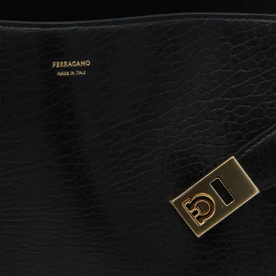 Ferragamo Black Leather Hug M Shoulder Bag In Black