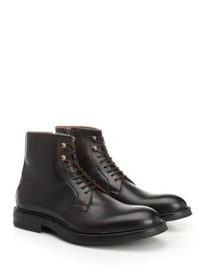 Corvari Stivaletto Zip Laterlae Pelle Oliata Boots Brown In Black
