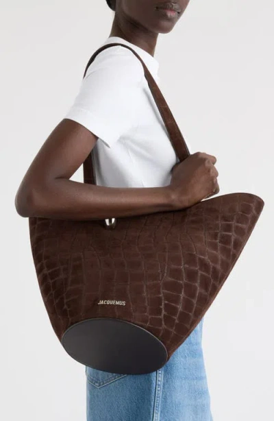 Jacquemus Le Bambola Moyen Croc Embossed Suede Bucket Bag In Brown