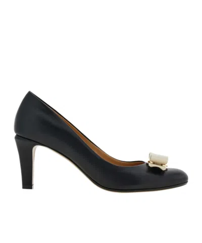 Ferragamo Vara Bow Pump Shoe In Black
