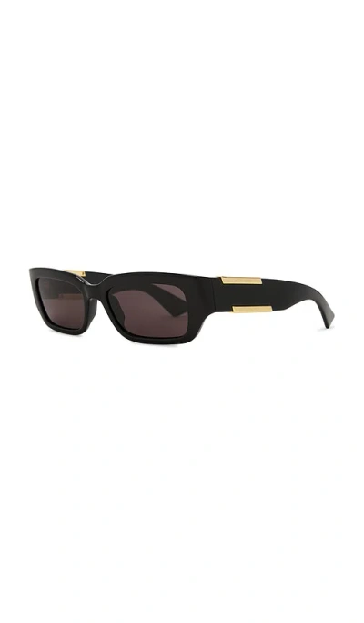 Bottega Veneta Rectangular Sunglasses In Black