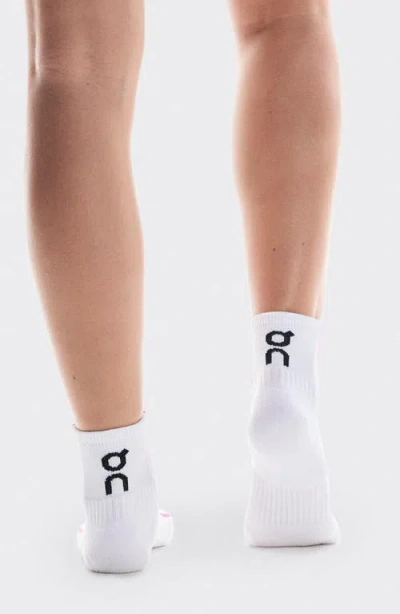 On Court Mid Socks In White