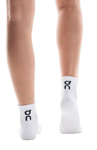 On Court Mid Socks In White