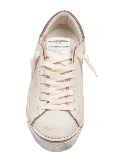 Philippe Model Low-top Sneaker In Distressed Leather In Brown