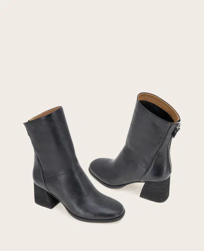 Gentle Souls - Sarnac Metallic Side Zip Boot In Black
