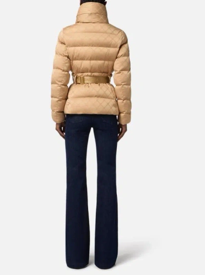 Elisabetta Franchi Piumino In Tessuto Vela Jacquard Con Cintura Honey In Brown