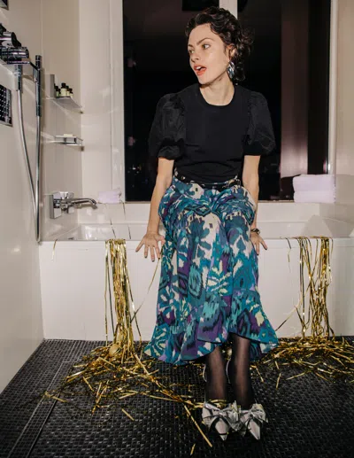 Love The Label Lali Tee In Black