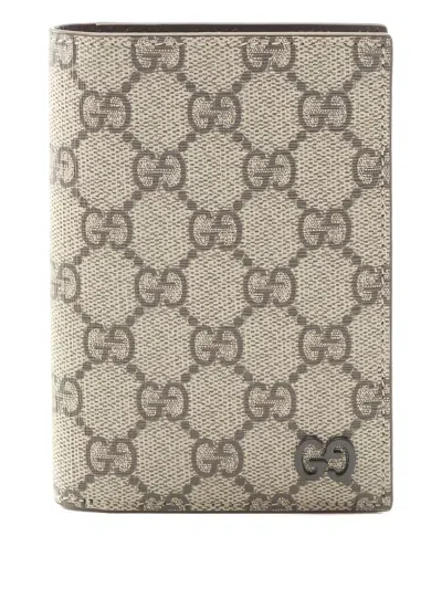 Pre-owned Gucci 2020s Gg Supreme-logo Passport Case In Neutral
