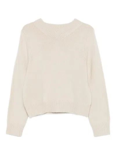 V领粗绞花针织毛衣