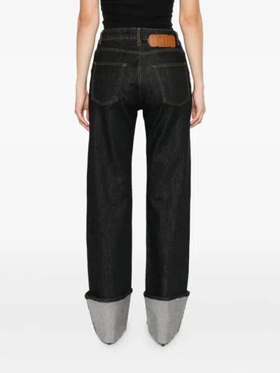 卷边裤脚牛仔裤