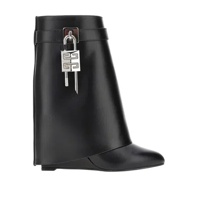 Givenchy Shark Lock Ankleboot Low Heels Ankle Boots In Black Leather In Black