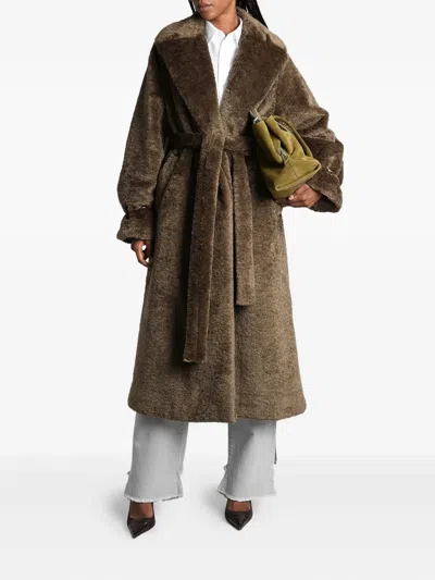 束腰单排扣泰迪大衣