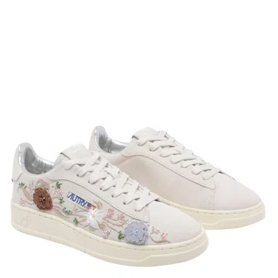Autry Dallas Floral-embroidered Sneakers In Neutral