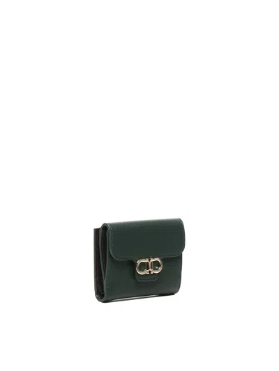 Ferragamo Gancini Grained Leather Compact Wallet In Green